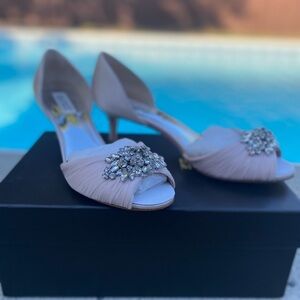 Badgley Mischka Sabine Pump in Light Pink Satin Size 8